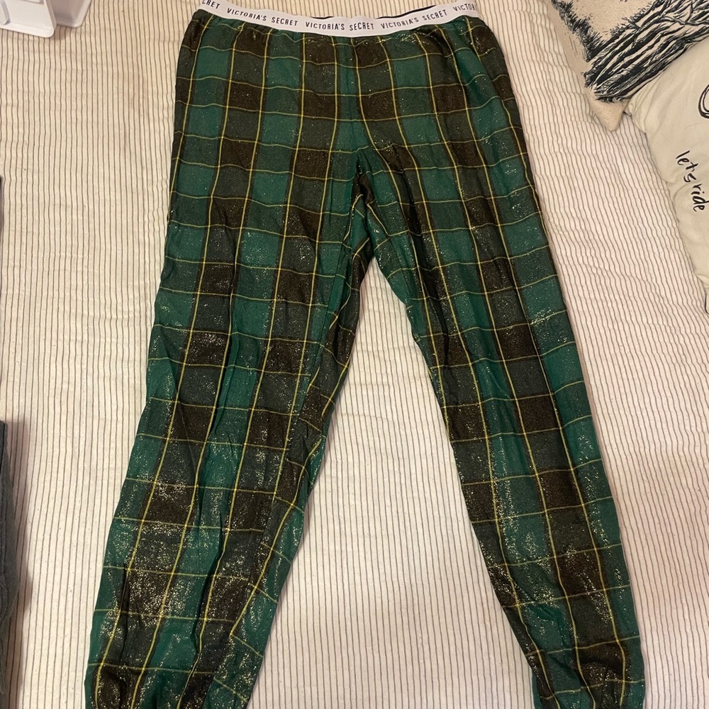 Victoria’s Secret pajama pants… Green black plaid sparkly… Women’s medium